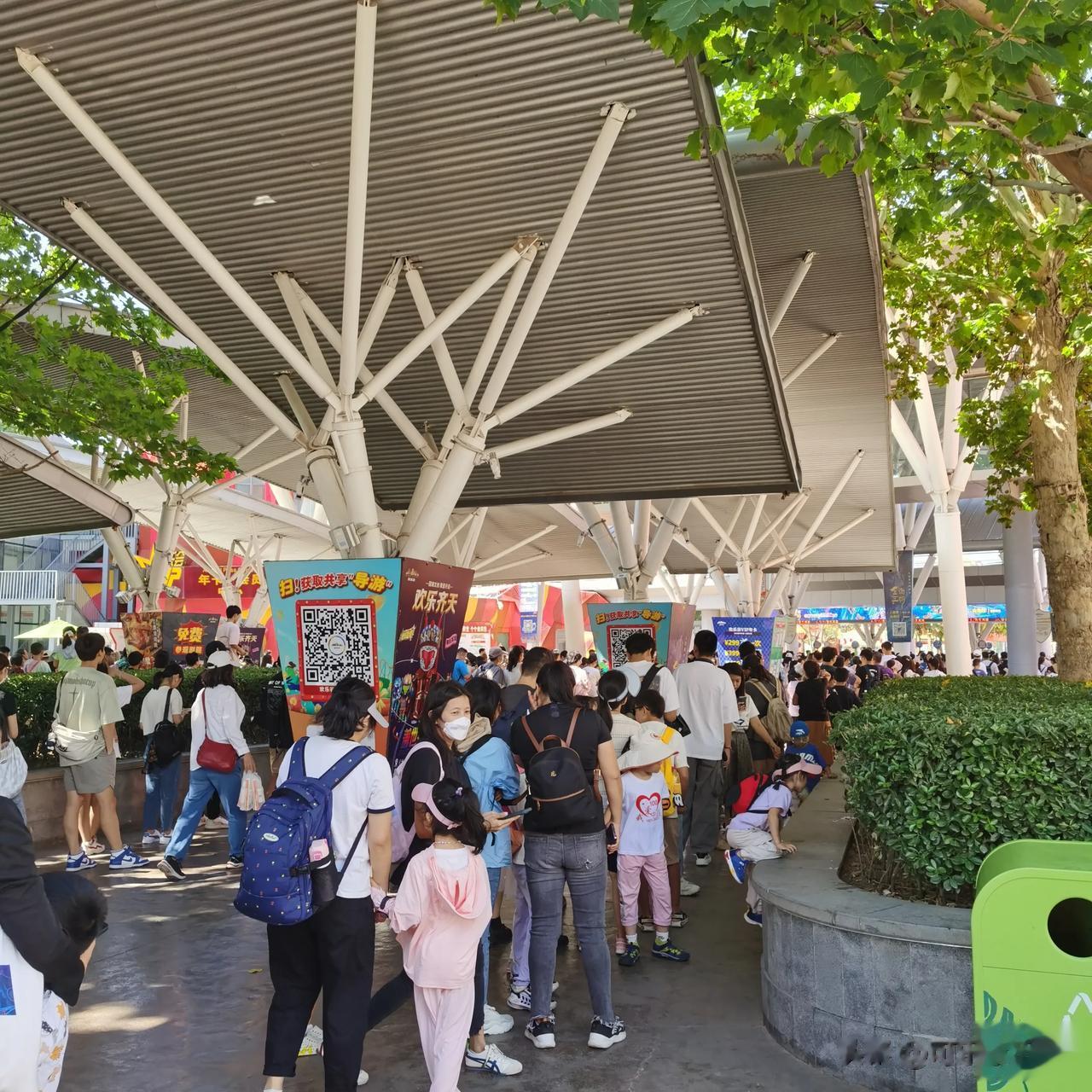  
准备9月份开学前最后一次疯狂，结果被这么多人给吓到了，原来大家都一样抓住假期