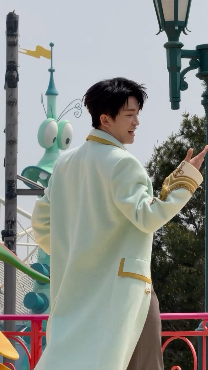 怎么那么逗黄子弘凡看小抄黄子弘凡光明正大看小抄