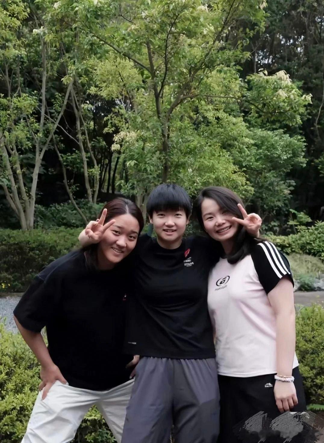 何卓佳祝福孙铭阳国家队最好的三姐妹孙铭阳孙颖莎何卓佳！友谊地久天长！ 