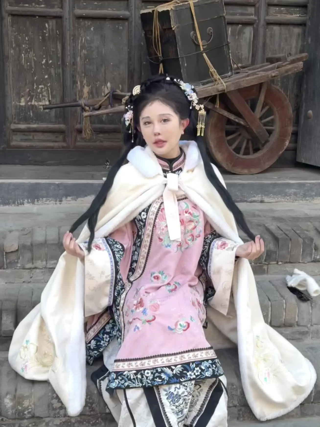 赵雷说：女孩子应该是喜欢自由的 是浪漫的 是独立的 是不愿将就的 是对...