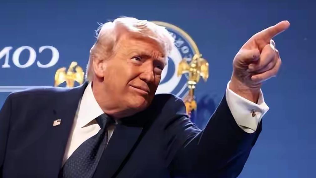 不到24小时，特朗普170度大转弯，全世界骂声太猛他也扛不住
前一天全球昭告：霍