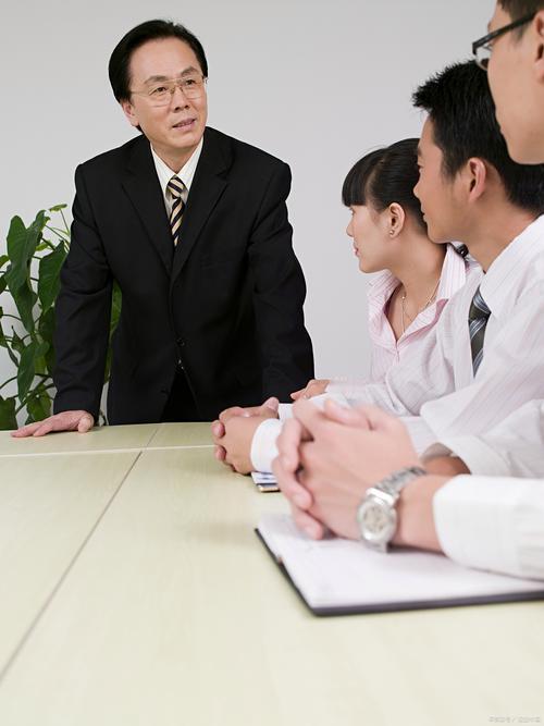 但是别忘了，我们们正处在人情世故盛行的时代，加之人的本性都愿意听赞歌，喜欢头脑灵