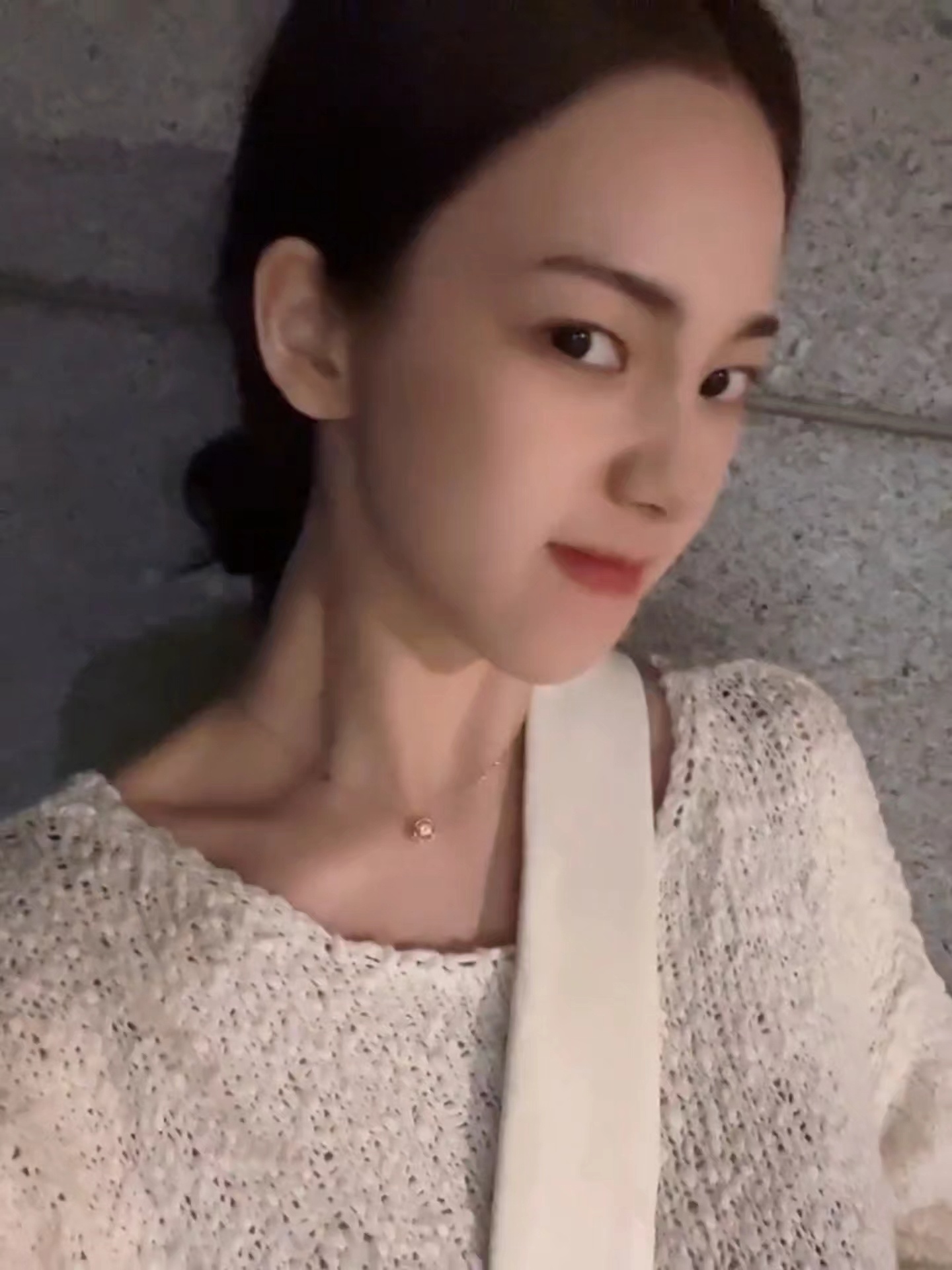 柳智敏| 2022.5 图片分享柚的自拍🤍光滑的鹅蛋脸🦢柳智敏karina