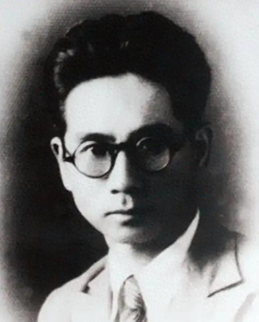 1984年周总理胞弟赴京，邓颖超感慨地说：恩寿，咱们两人其实都是有委屈的人啊
1