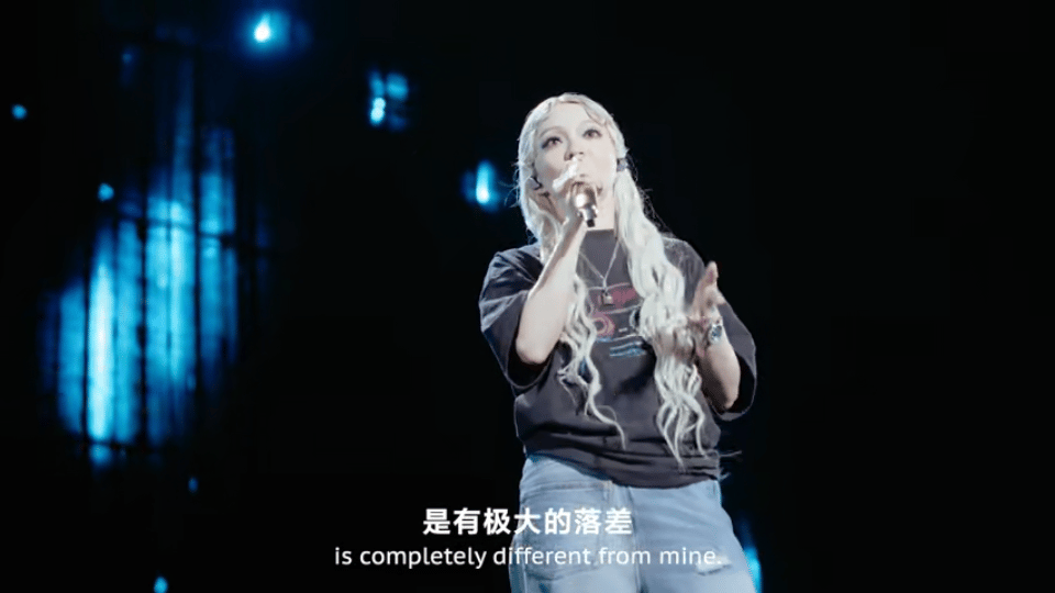 这真的不是张韶涵扬州演唱会张韶涵巡演首创异地1比1练团 舞台还没搭好她就先去扬州