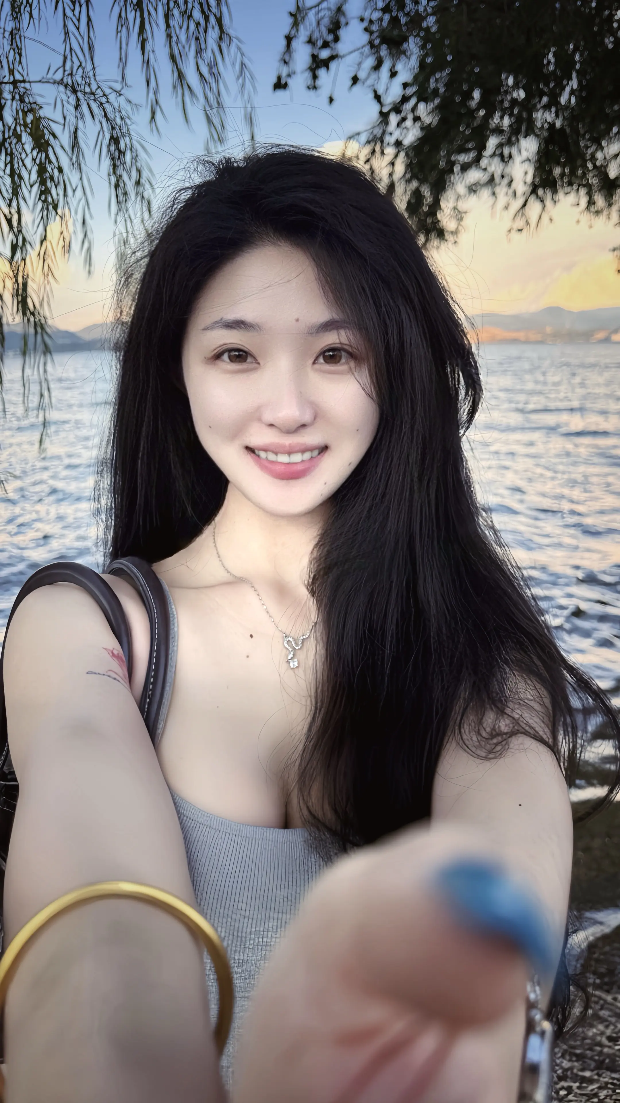 我经常在想 像你这样内心细腻的人 感受到的更多是幸福还是悲伤