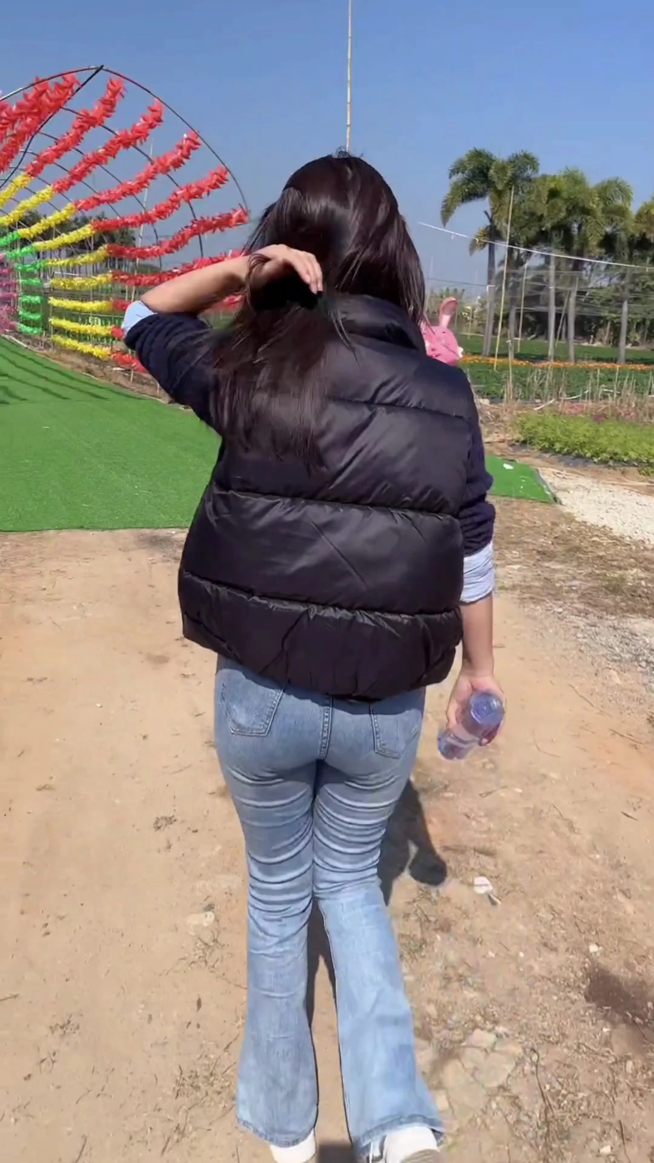 男人最愚蠢的行为没有好好赚钱，不求上进，整天想着儿女情长
