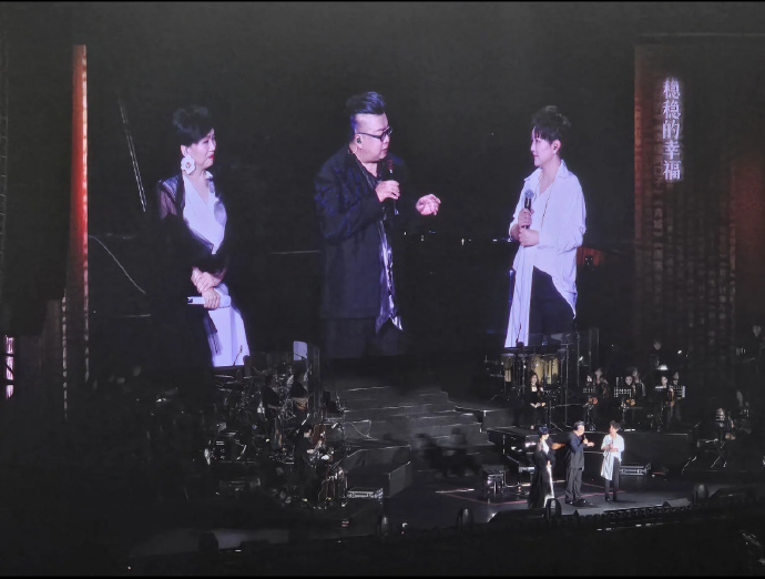 小柯演唱会嘉宾加起来500岁  小柯演唱会嘉宾加起来500岁，但是谁来懂一下这个