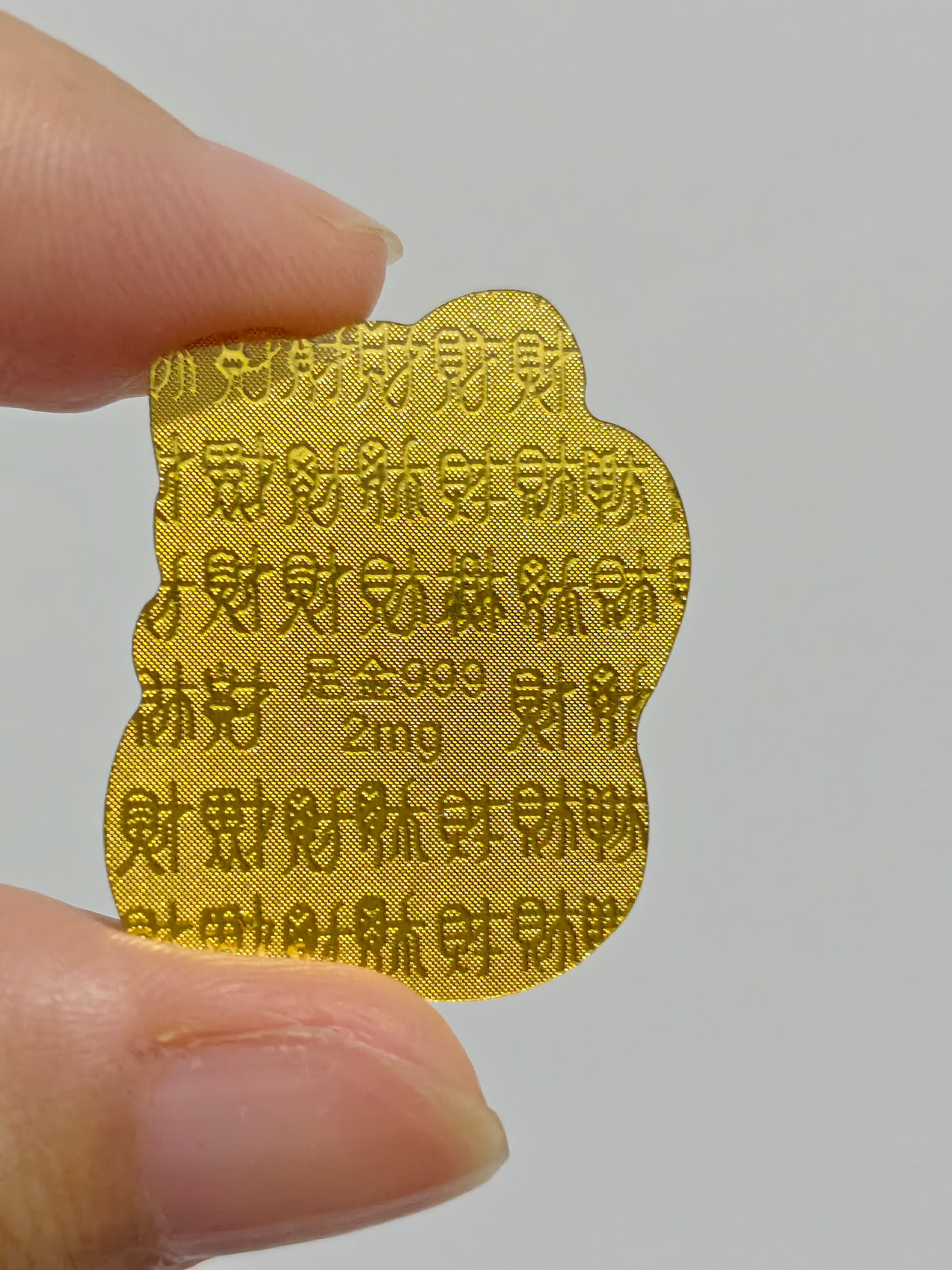 在得物上0元购了一个黄金手机贴!足金招财猫，足金999，2mg! 