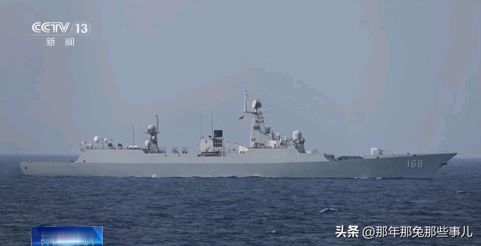 完成改造的052D武汉，
这个100炮都比054B上那个好看！

3S-90单臂