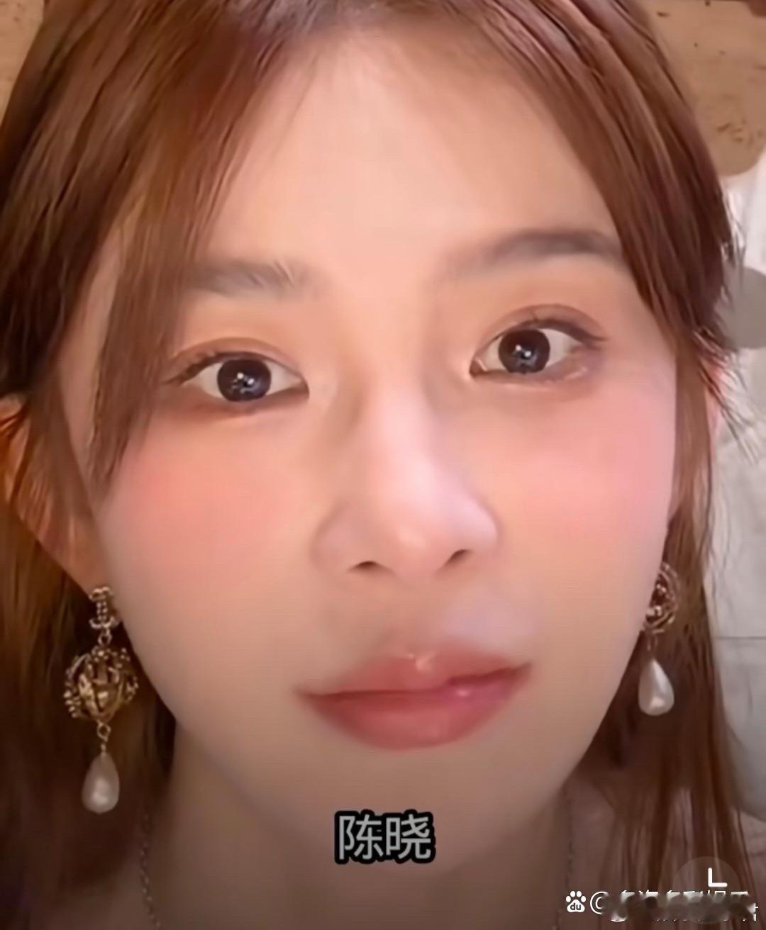 赵樱子想让陈晓掀头纱她在视频中提到陈晓很帅，还问大家她跟陈晓配吗？还问此生能不能