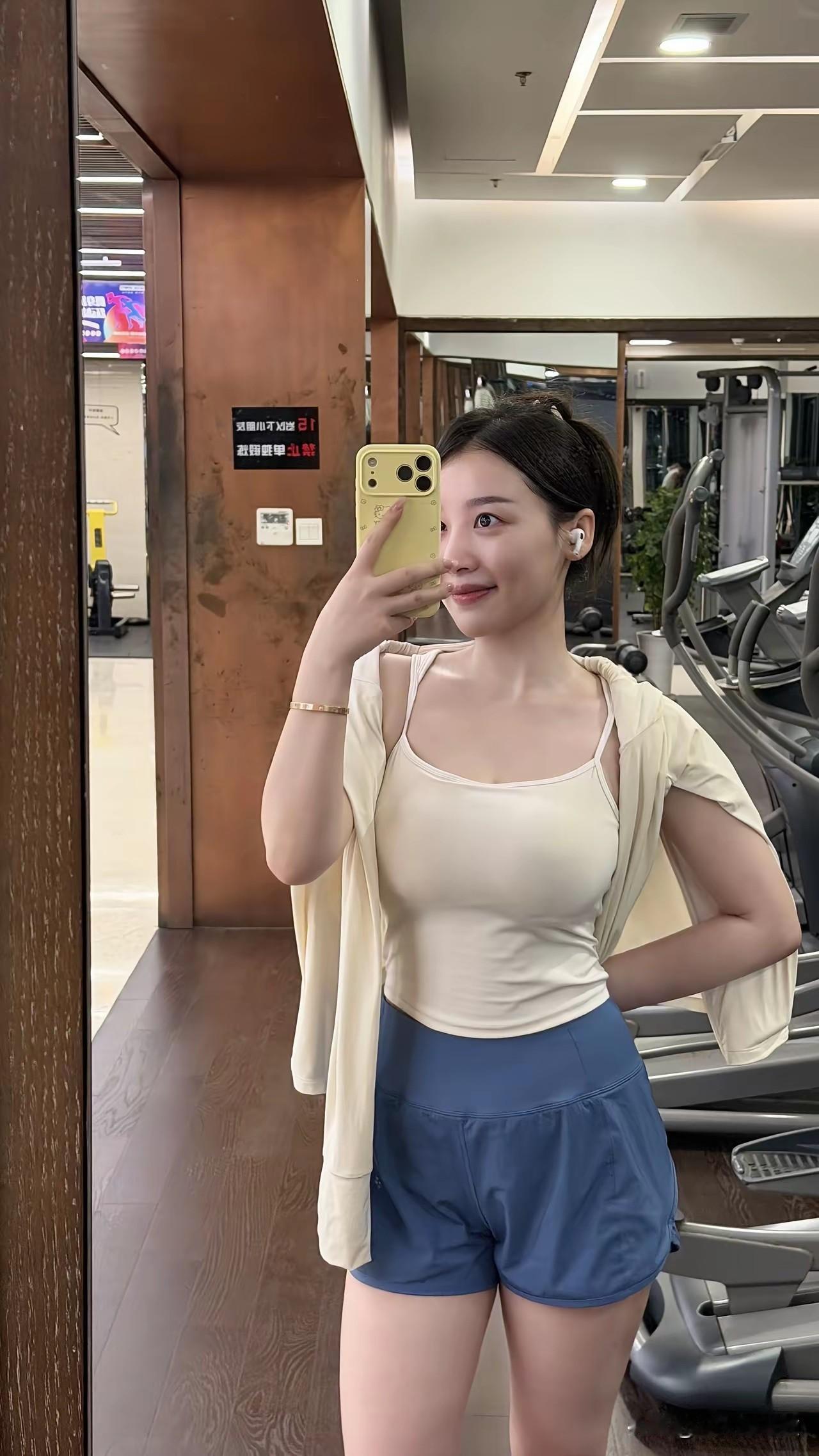 健身打卡！元气满满的一天从运动开始💪🏋️‍♀️