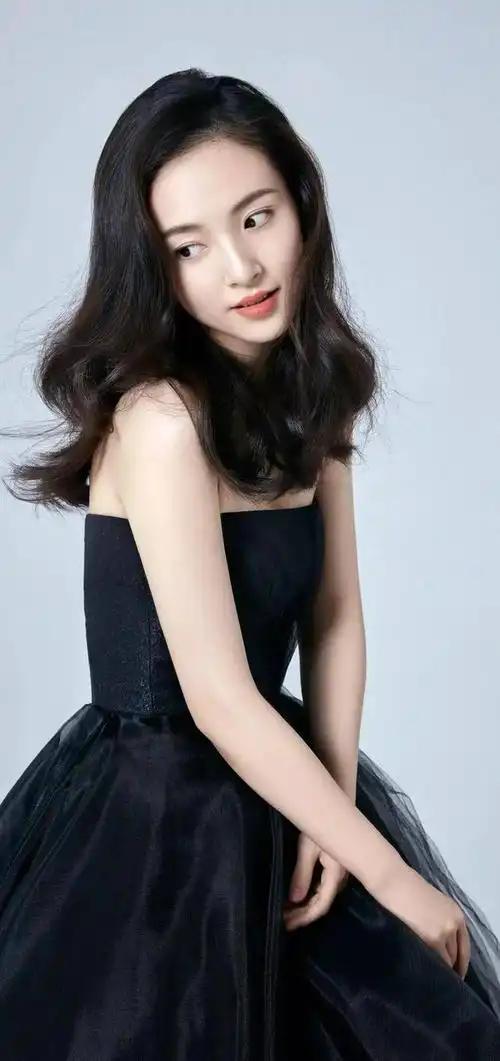在近期的访谈节目里，演员吴倩一句“我是全中国最会使AI的女演员”，打破了大众对女