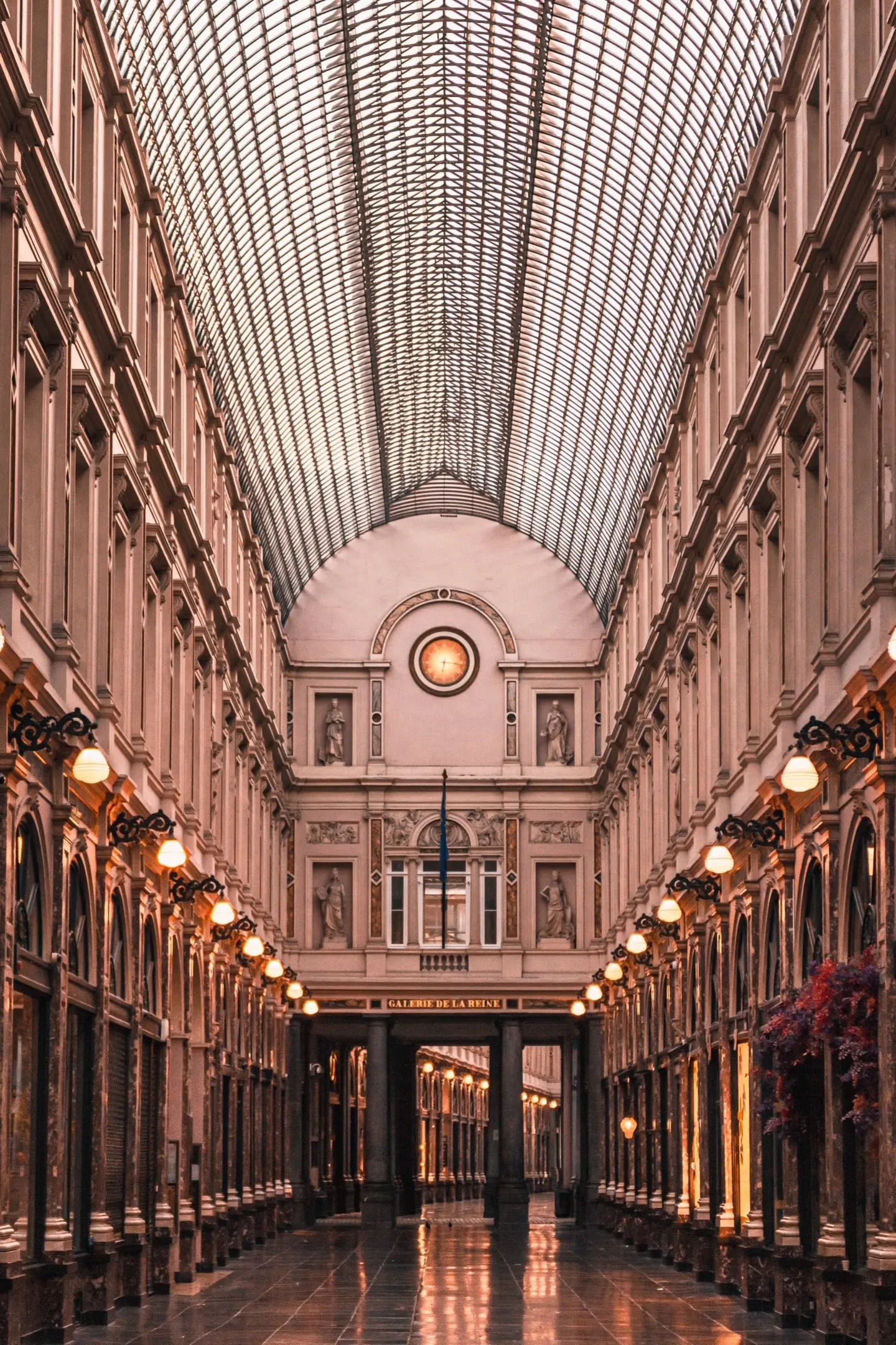 环球旅行 我的人生就该浪费在这种地方🍫。这里是欧洲的心脏，丁丁和蓝精...