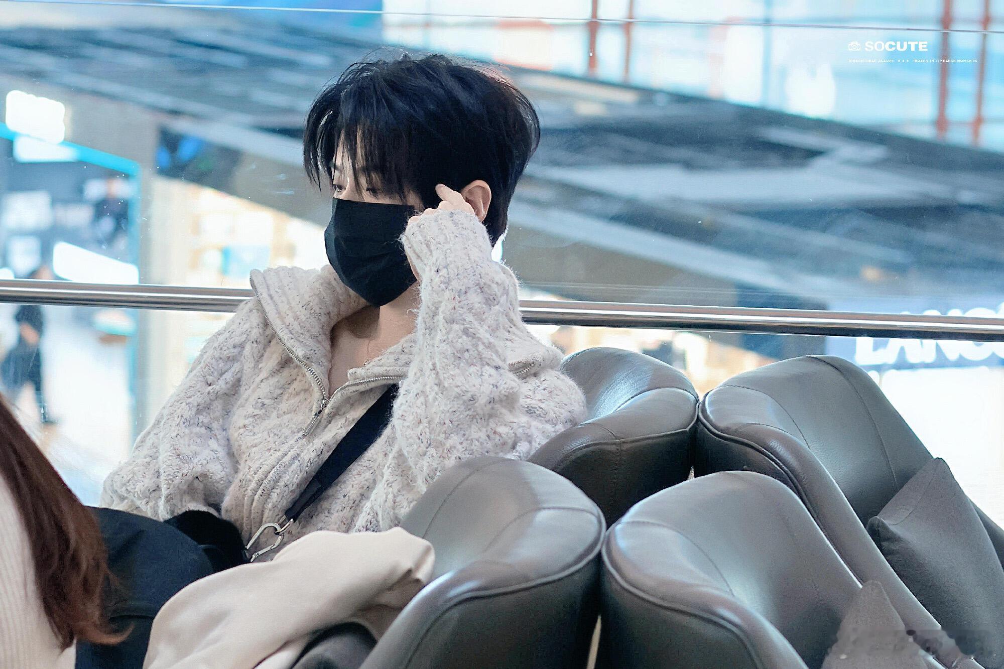 不出意外，今晚他们应该住的是标间。 樊霄啊，杭州这晚你可不兴录像啊。 