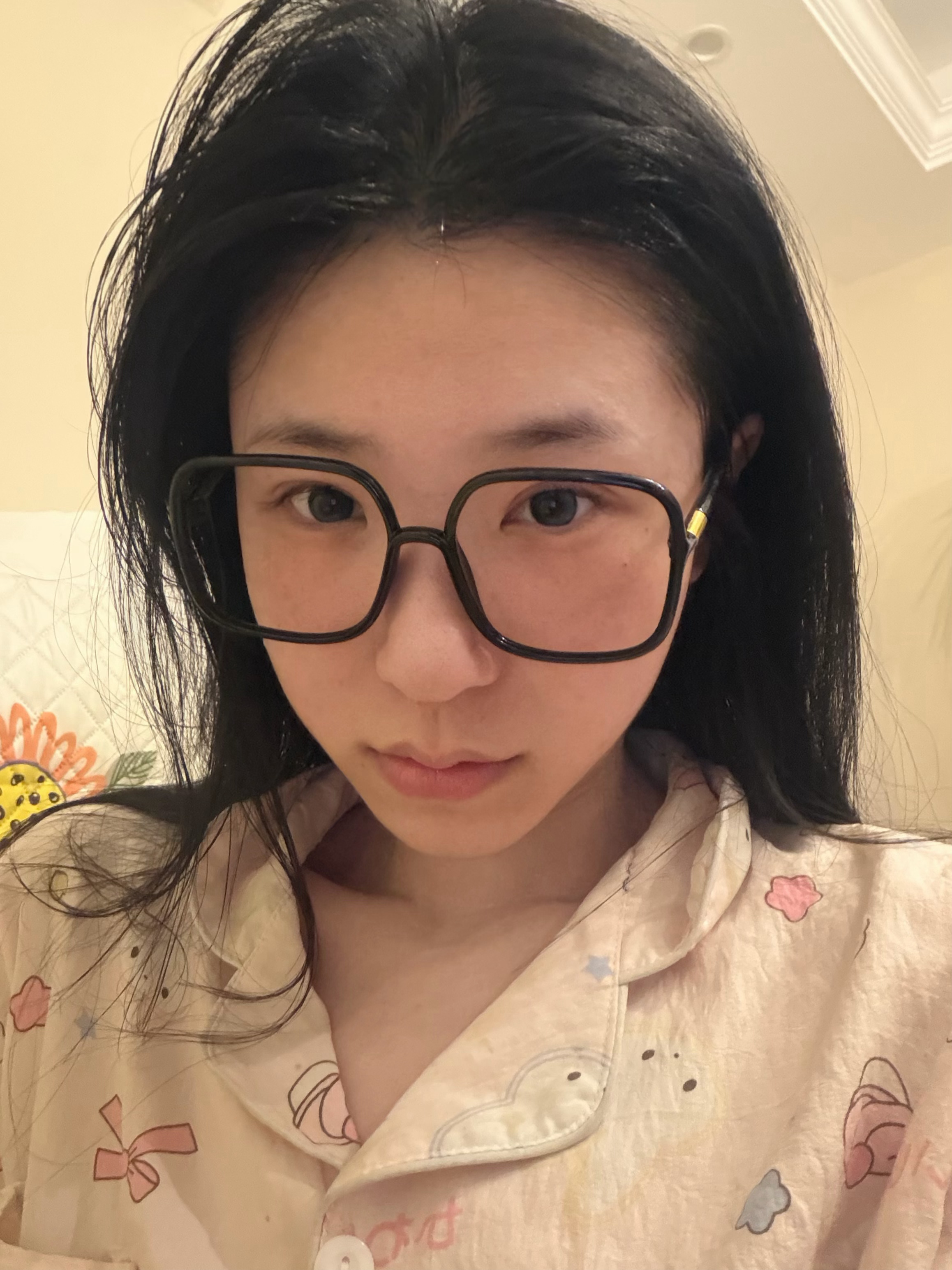 女心事是一本晦涩难懂的书，作者自己也时常无从注解。翻开最先是满腔的热烈与真诚，随