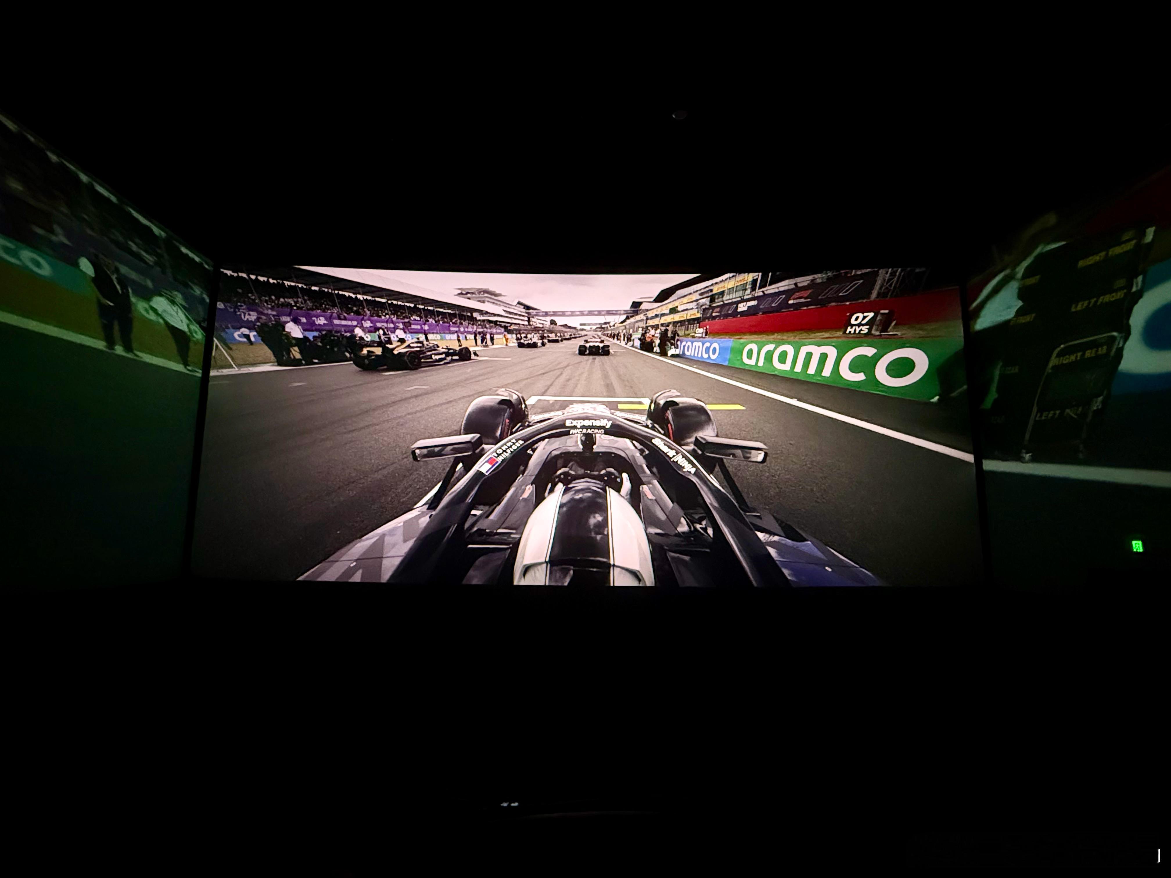 F1:狂飙飞车我看的screen x的厅，三屏更过瘾了虽然2个多小时我交了18块