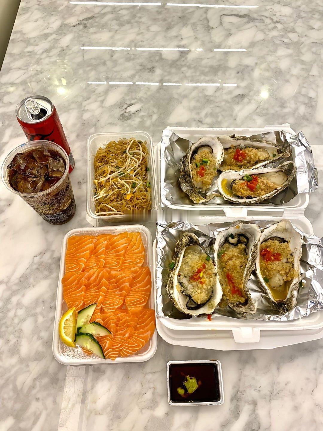 各位兄弟，雄哥刚到家，明后天市场休市，终于能抽空好好吃顿宵夜放松下！复盘总结白天
