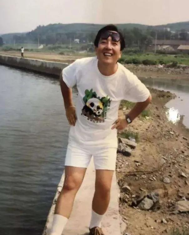 王铎：董浩年轻的时候，长相确实不一样。