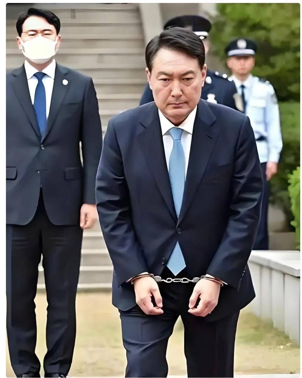 刚刚刷到首尔传来的消息，直接把我看笑了。4月29日二审宣判，尹锡悦妨害公务那档子