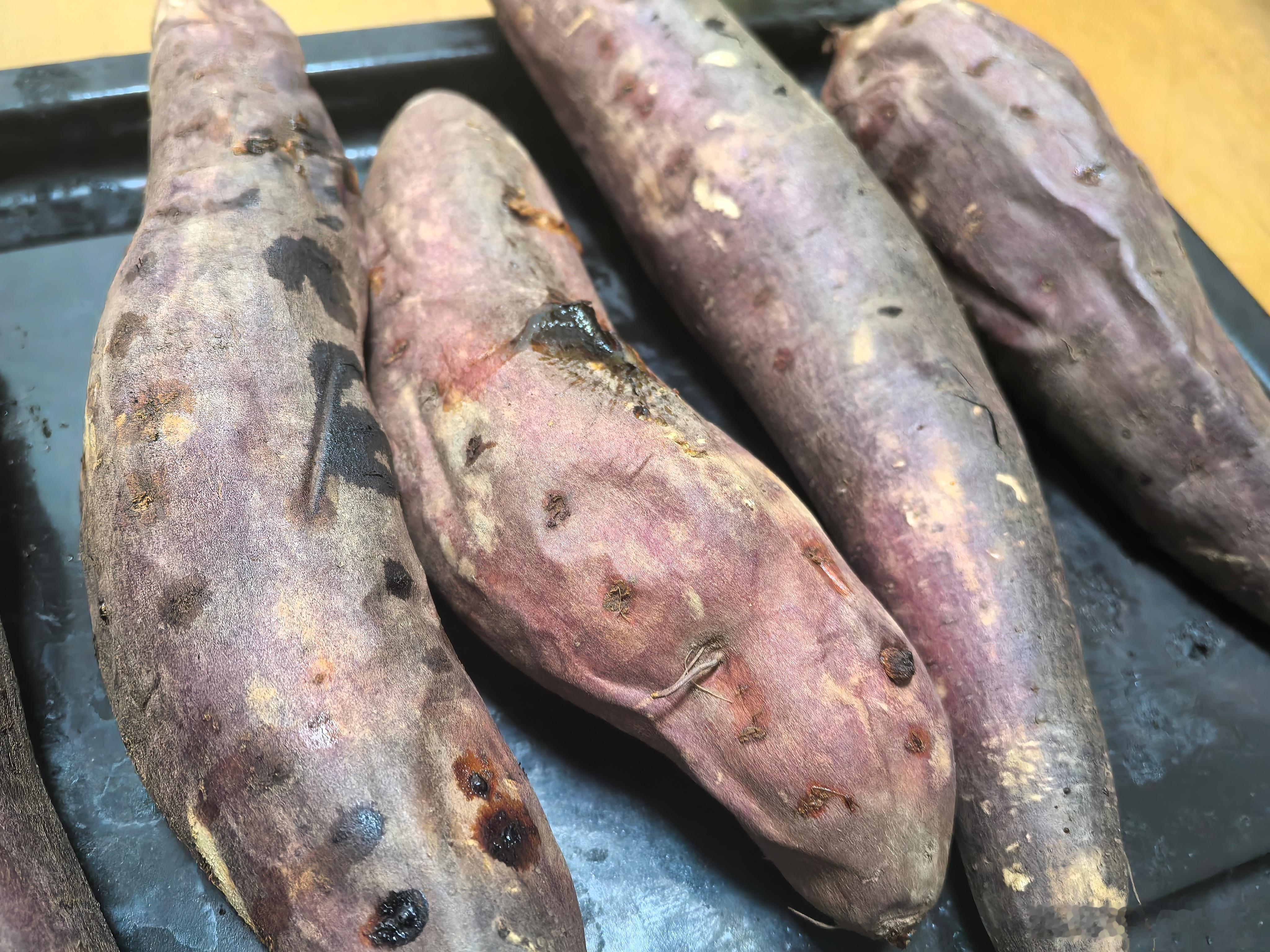 不可辜负的美食[超话] 到了吃烤红薯的季节啦 ​​​