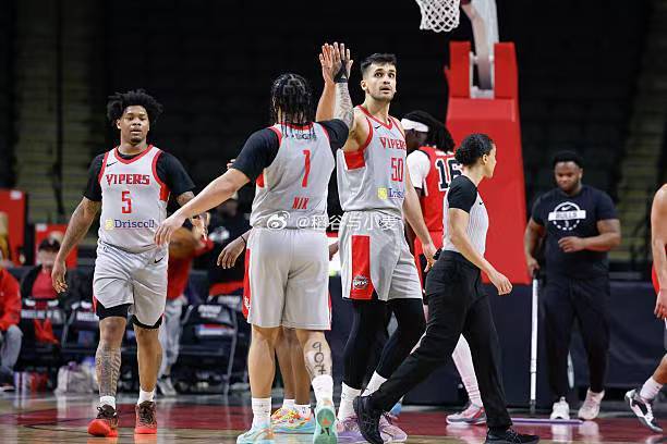 前NBA球员奥默-尤尔特塞文（Omer Yurtseven）在本月初刚刚加盟了火