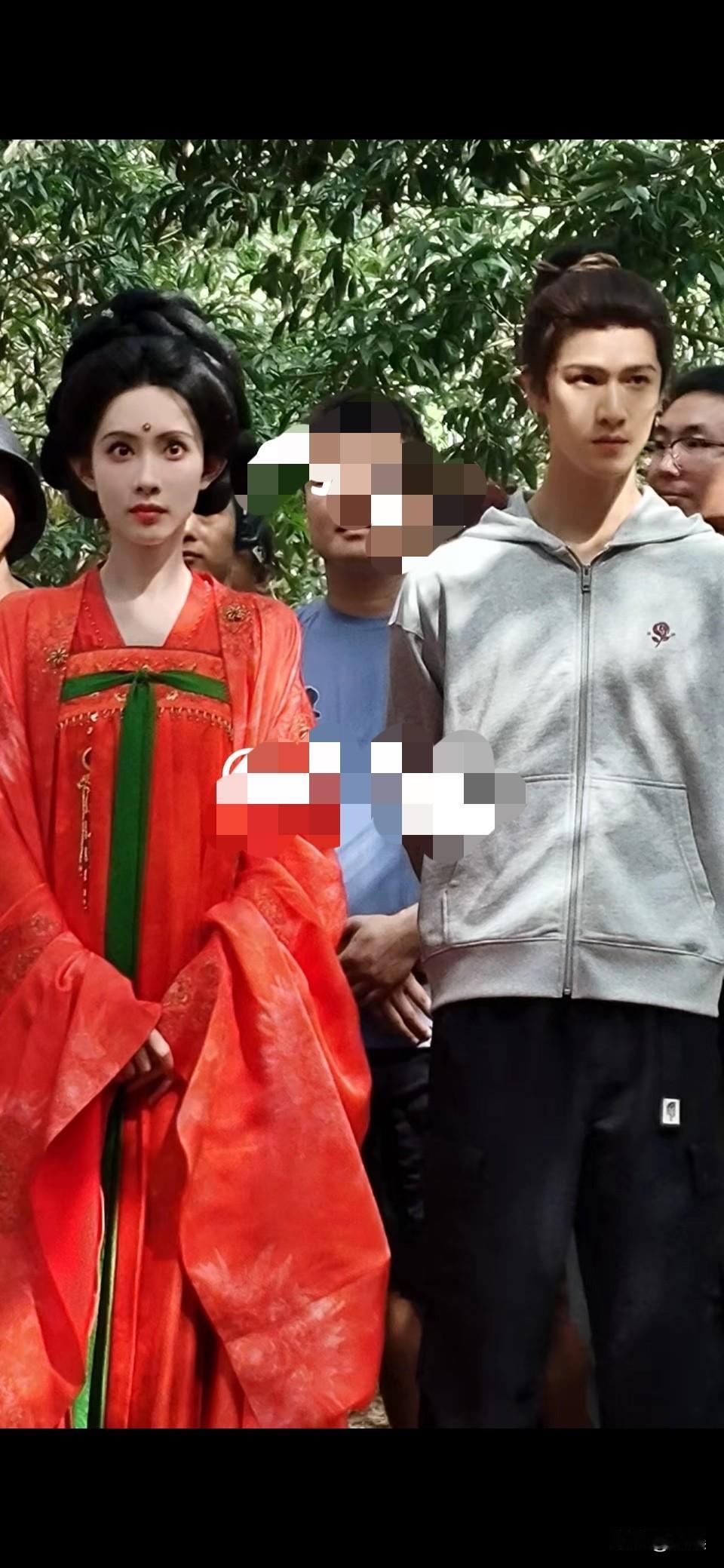 有网友说：她俩不是cpf比唯粉多吗，有啥好避嫌的啊⁉️因为 长远发展肯定不能一直