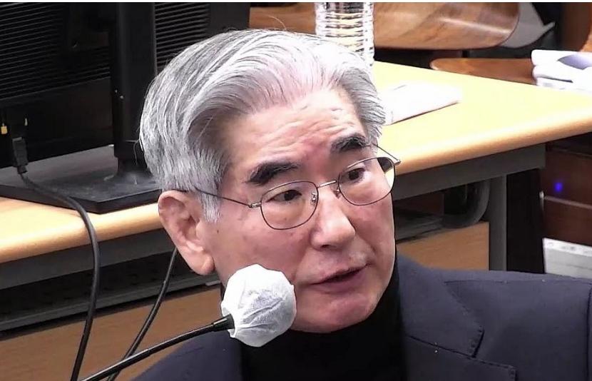 内乱罪30年还不够，韩国前防长金龙显又因泄露40人情报名单再判3年

据新华社6