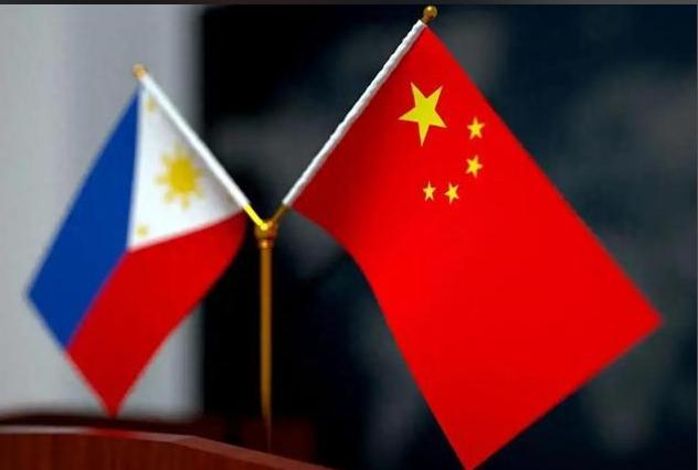 高规格安排中国。当地时间7月21日，中国外交部长王毅抵达菲律宾马尼拉，在现场受到