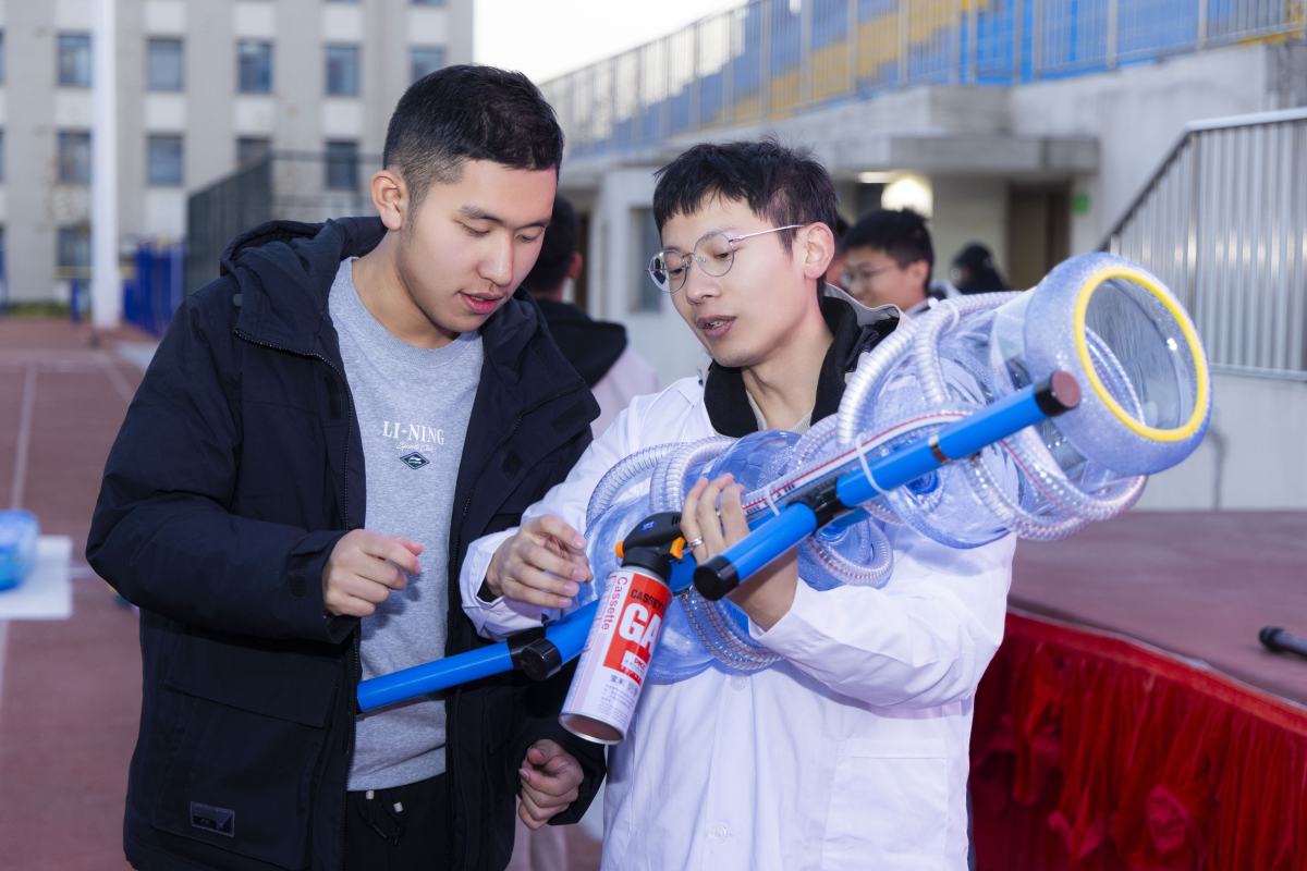 科技之光点燃青春梦想，郑州龙湖一中第二届科技文化周精彩纷呈！