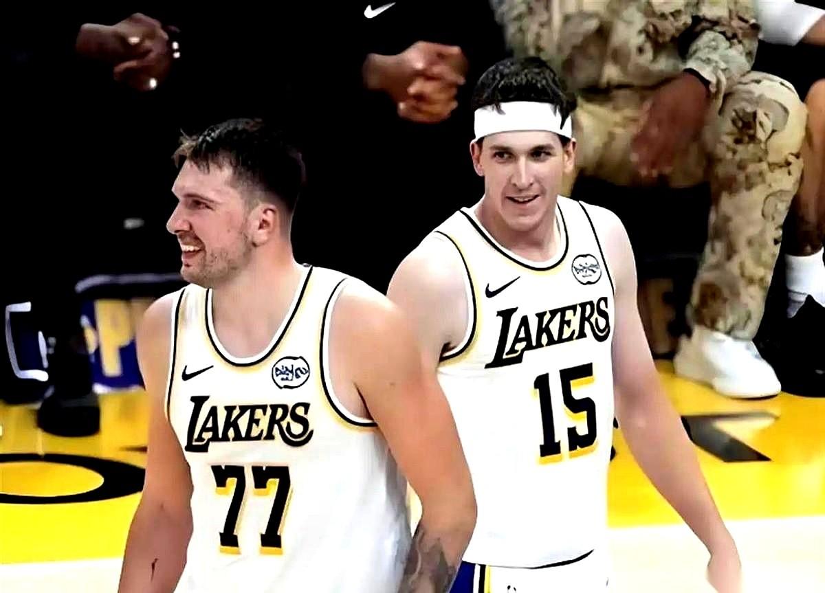 看到东契奇和里弗斯远赴西班牙治腿筋，心里真不是滋味。
这哪是去治伤，分明是去博命