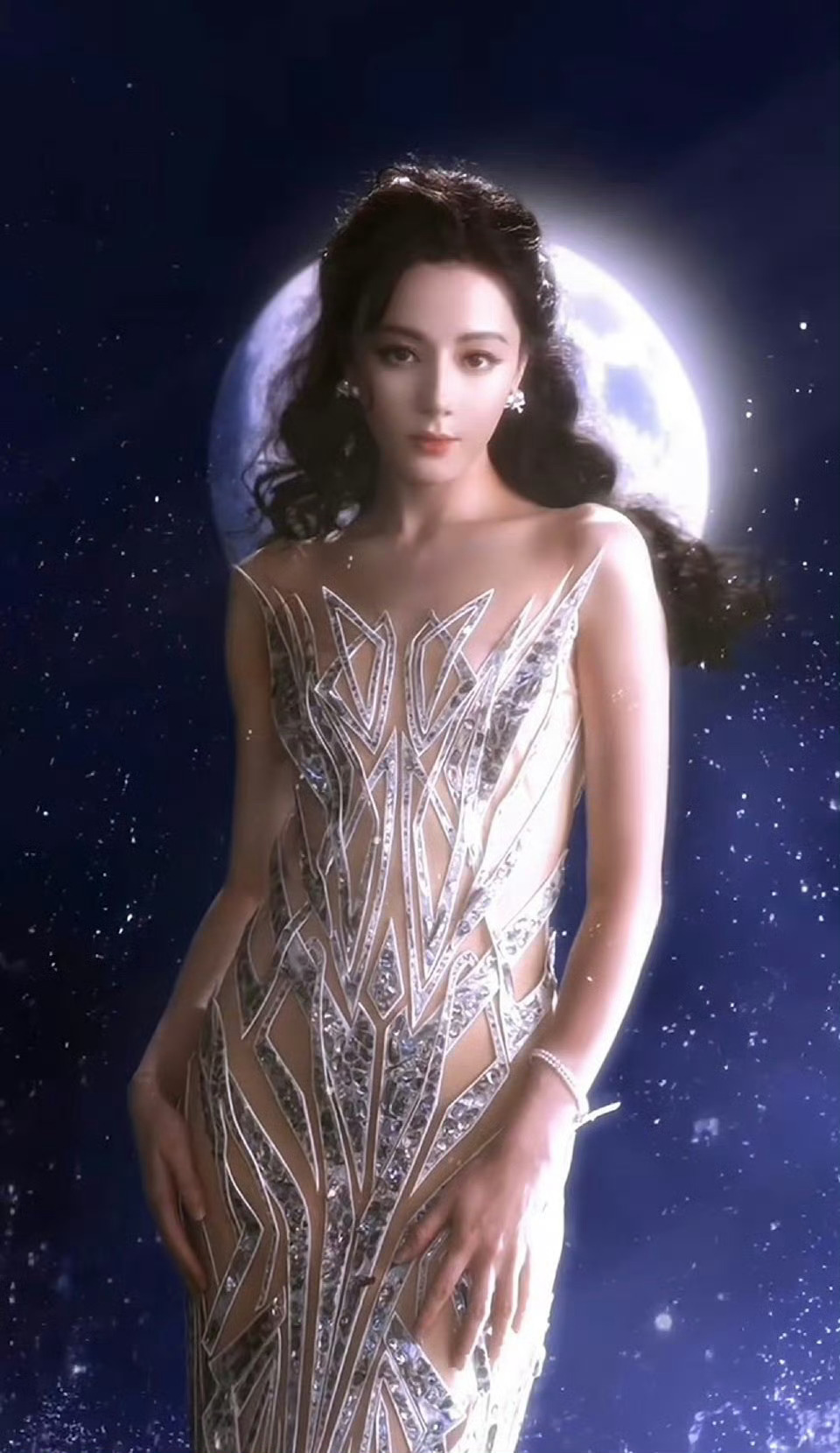 夜色为幕，星月臣服于她🤍🩵早期迪丽热巴街头采访 | 迪丽热巴卫蓝