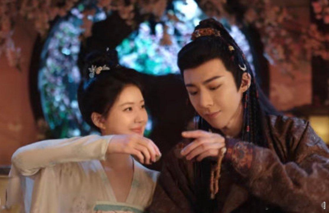 其实我感觉[泪][泪][泪]赵露思和刘宇宁这个古装剧很没有cp感诶 赵露思单走吧