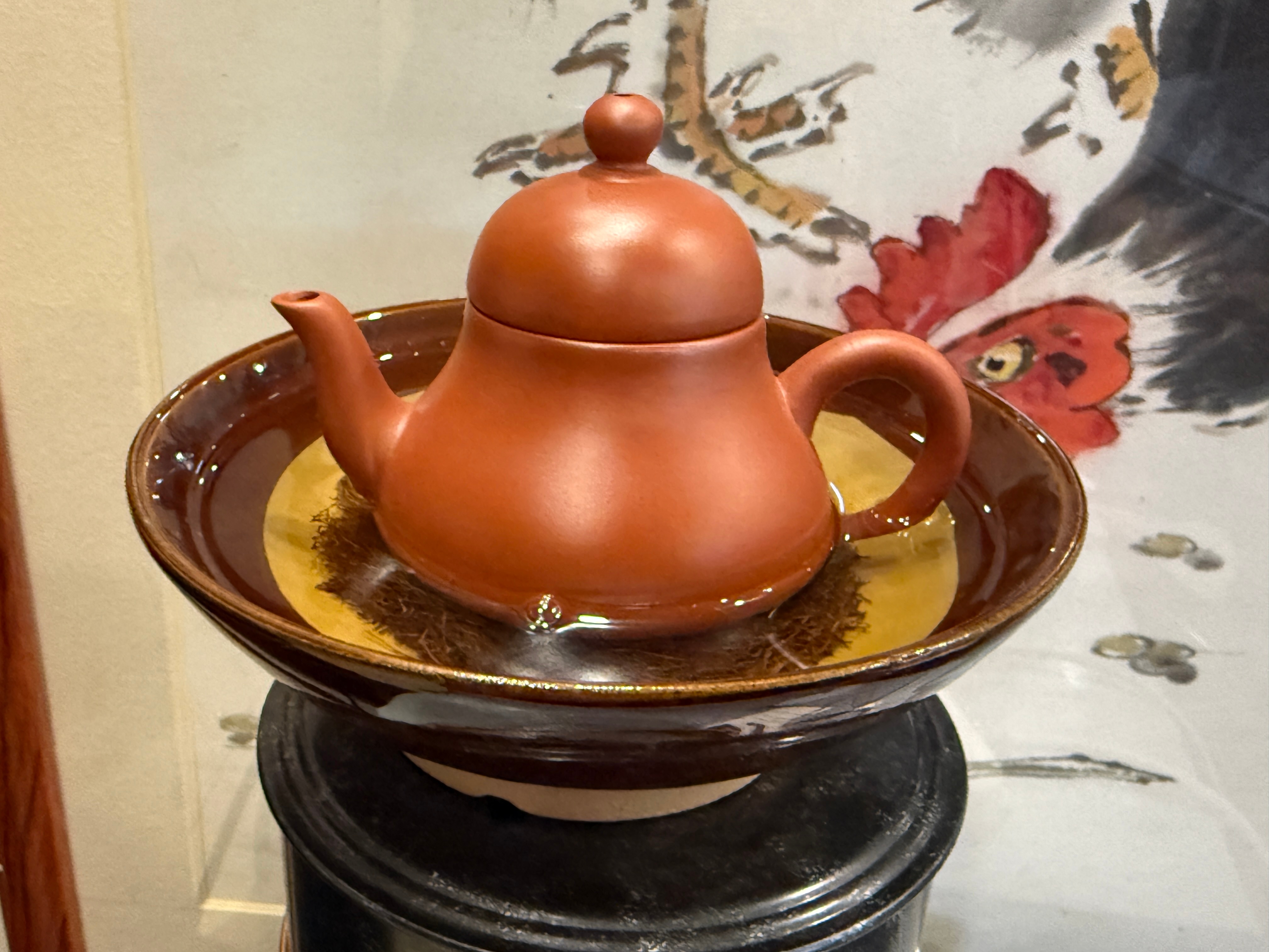 嘿嘿，入了个新茶壶，专门泡鸭屎香，正在开壶中，这是我第一次开壶，又解锁新体验