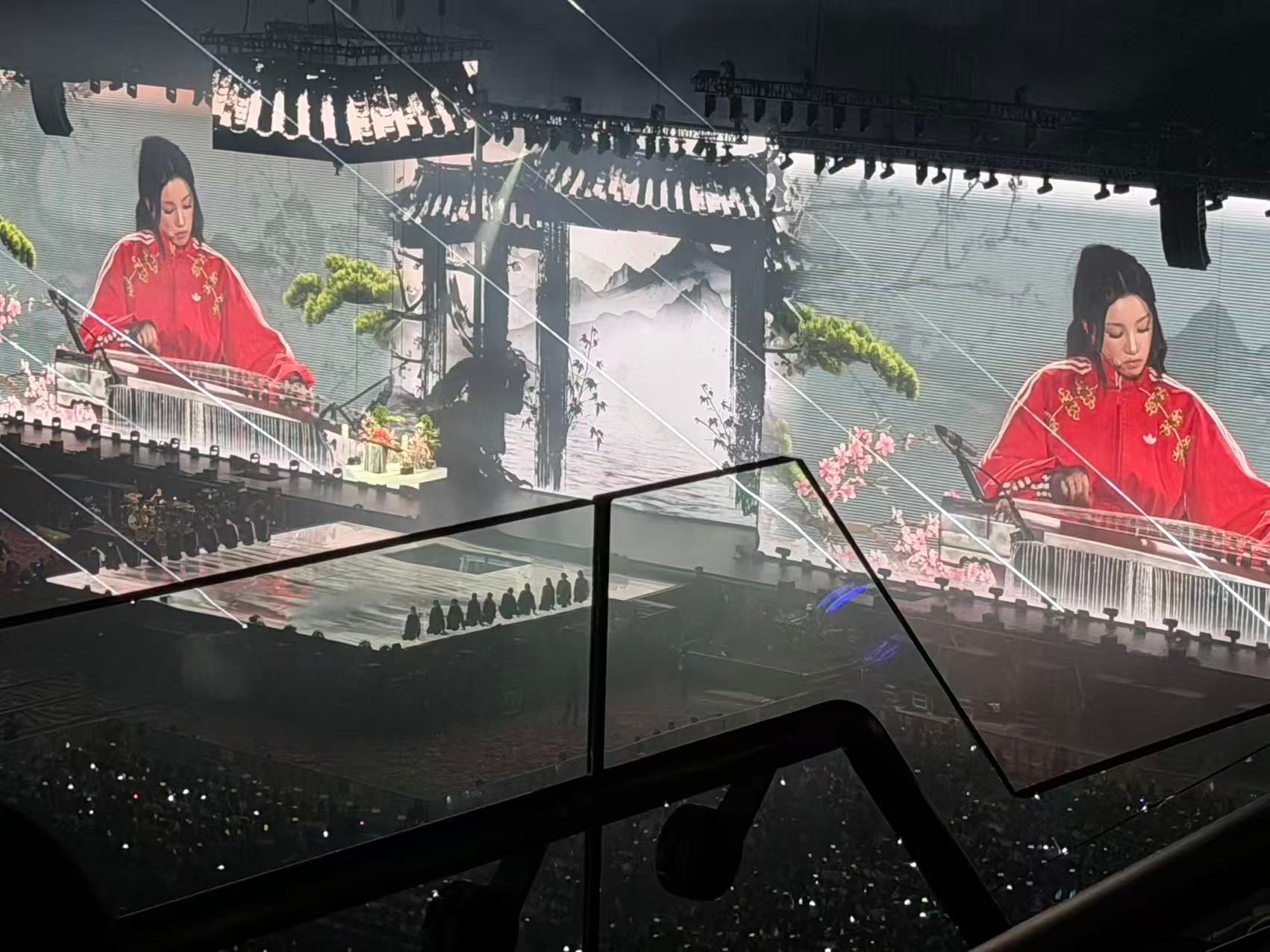 M.O.开场弹了古筝 还加了新的dancebreak自己写的歌想怎么改怎么改 宋