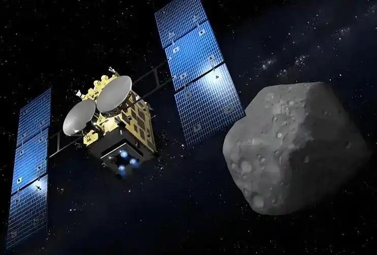 小行星探测器全部趴窝，日本人想了个妙招。

最近，在太空中运行了12年的隼鸟二号