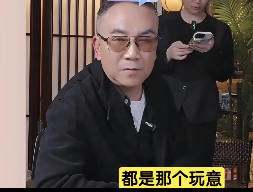 那句话说的真对，惹谁也别惹说相声的！这个杨议的嘴皮子功夫我算是见识到了，这家伙把