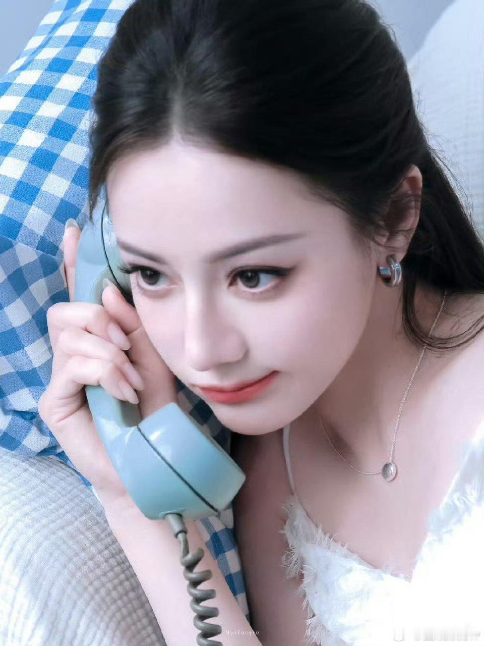 陈卓璇说长迪丽热巴这样会笑醒 听说又有人惦记上我的漂亮老婆了，我老婆正在跟我打电