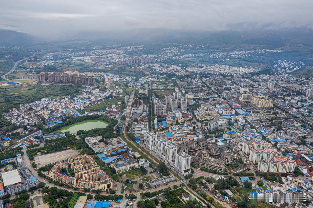 #旅行#云南省昆明市的东川红土可以说是最具观赏性的人文自然相结合的景观，东川拥有