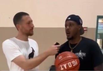 查尔莫斯：乔丹是GOAT近日，前NBA球员查尔莫斯接受了采访。谈到谁才是篮球的G