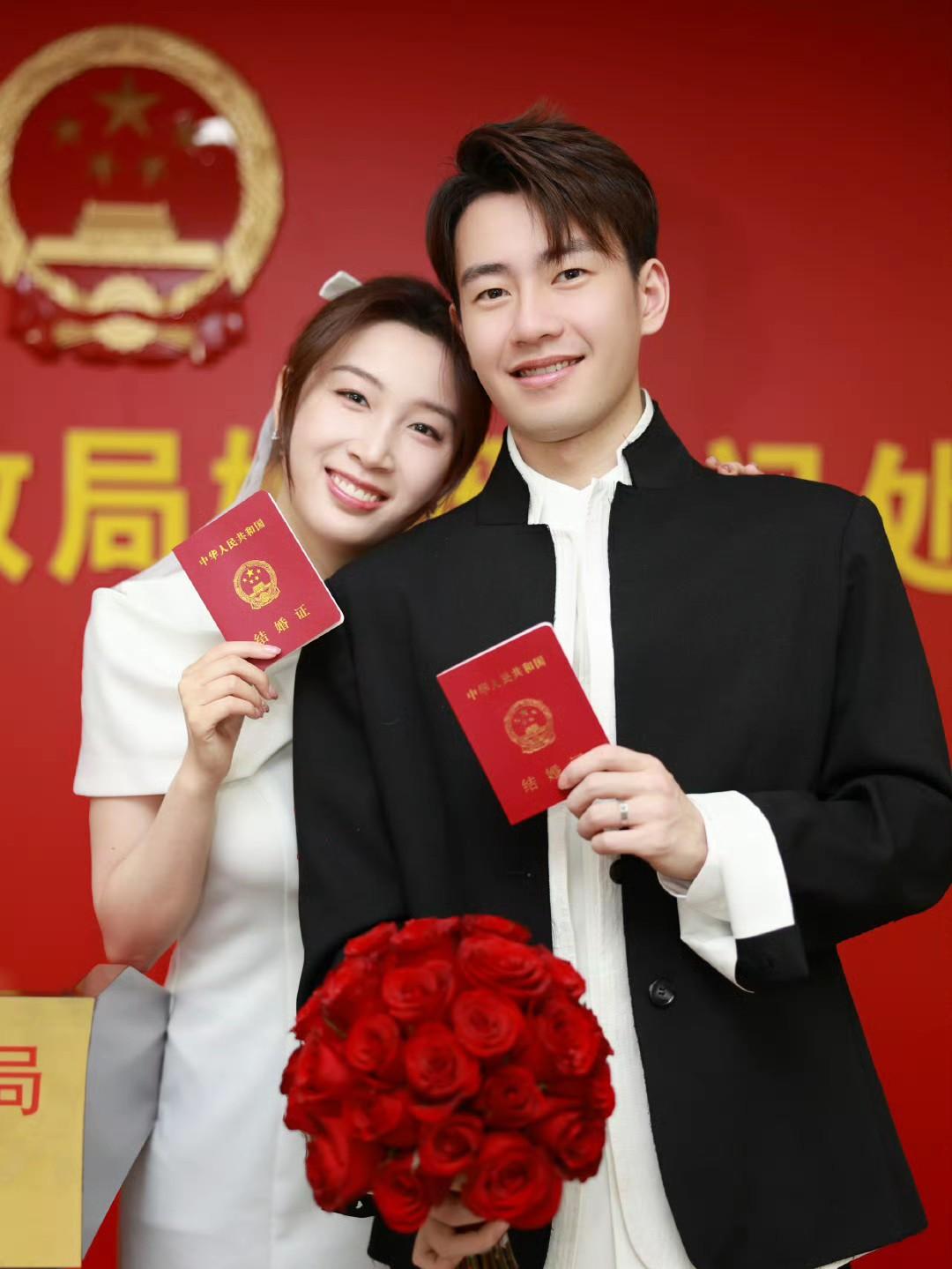 官宣喜讯！
2月7日，国羽王昶发文国乒钱天一官宣领证结婚，卡点13:14甜蜜互动