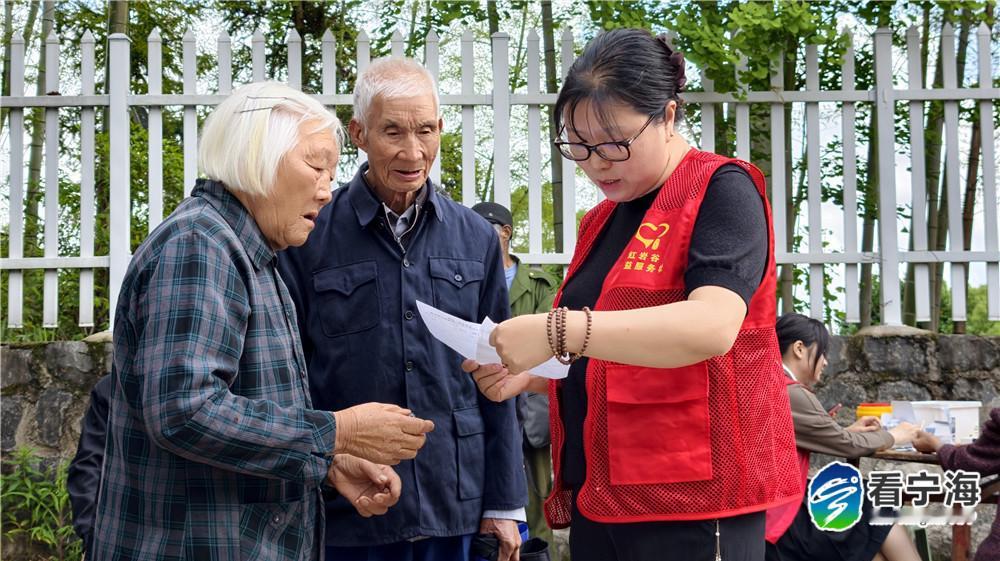 宁波宁海红色医站把健康送上门 近日，宁波宁海红色医站开展义诊活动，团队携高端移动