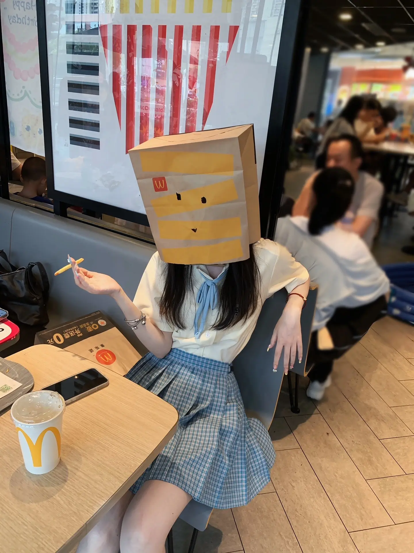 不开心 抽根薯条。