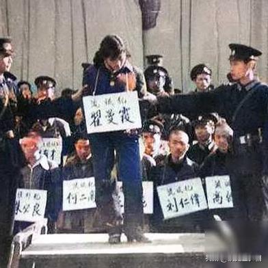 1983年，年仅23岁的“女流氓”翟曼霞被带到了刑场，而当法警举起步枪准备开枪之