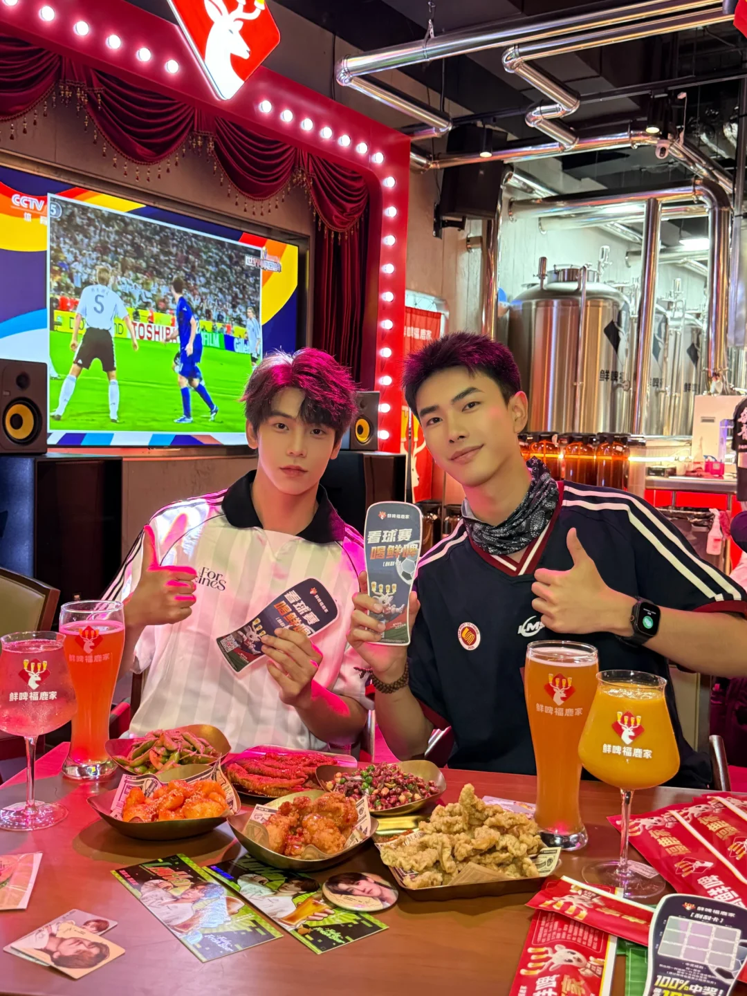 和朋友一起这样看球也太爽了⚽️