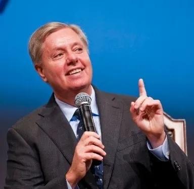 【狂妄自大】
美国共和党籍参议员林德赛·格雷厄姆4月18日发文说：“对于伊朗近期