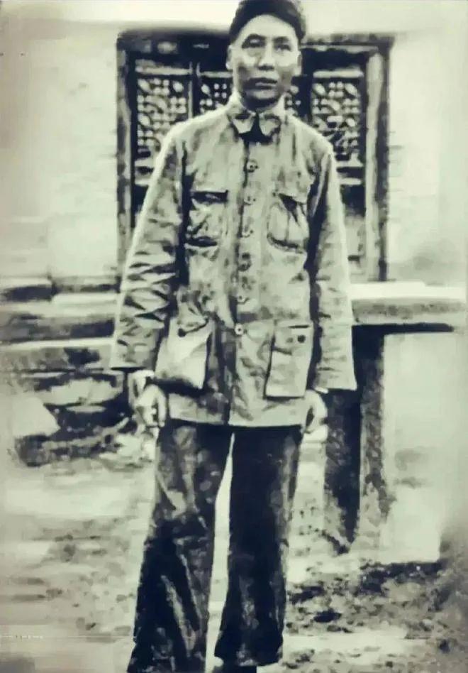 叙利亚总统巴沙尔发出最后一道命令“和平交权”后宣布辞职。并表示：“今后有事别找我