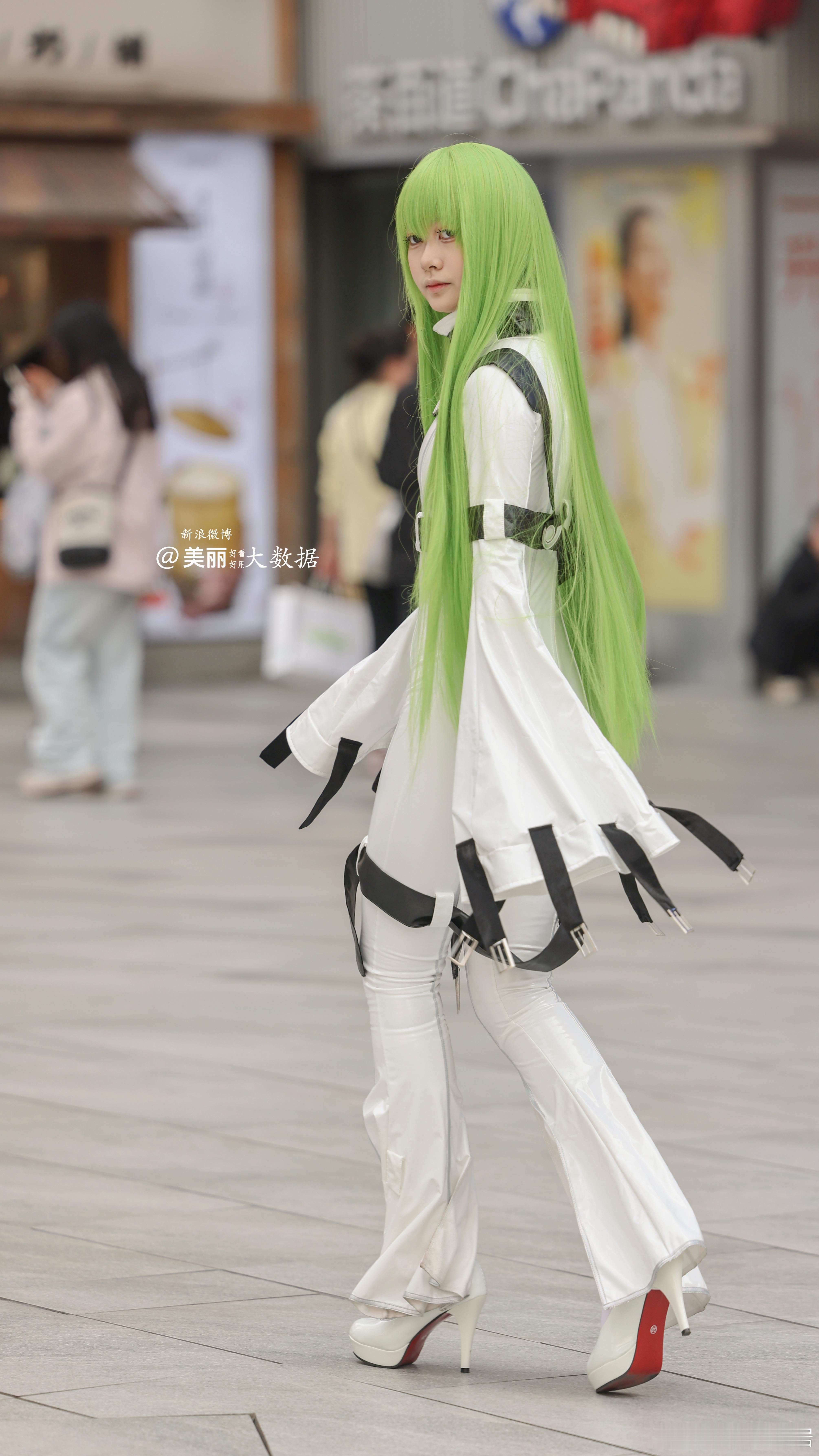 多元化的街头，挺好的。 