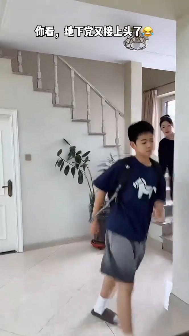 你看，地下党又接上头了。
