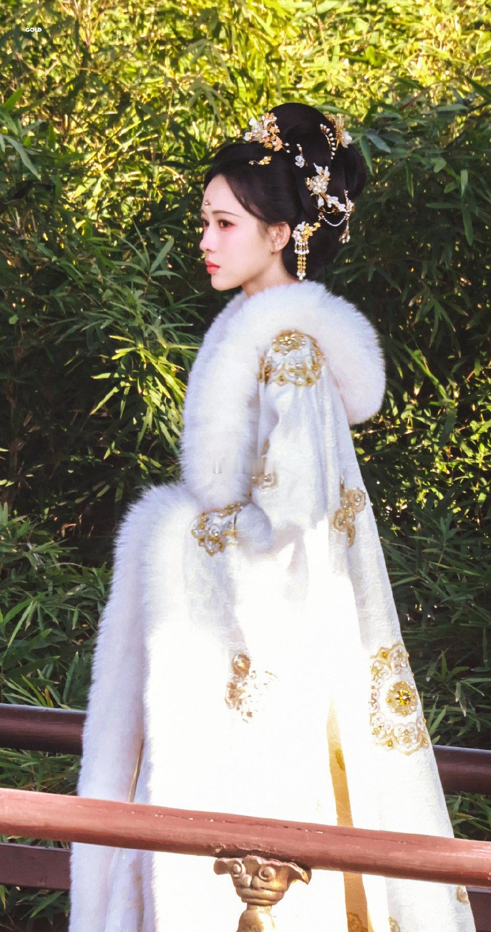 孟子义尚公主杀青应援 杀青快乐！这波应援太走心了吧～从电子大屏到香气扑鼻的烤全羊